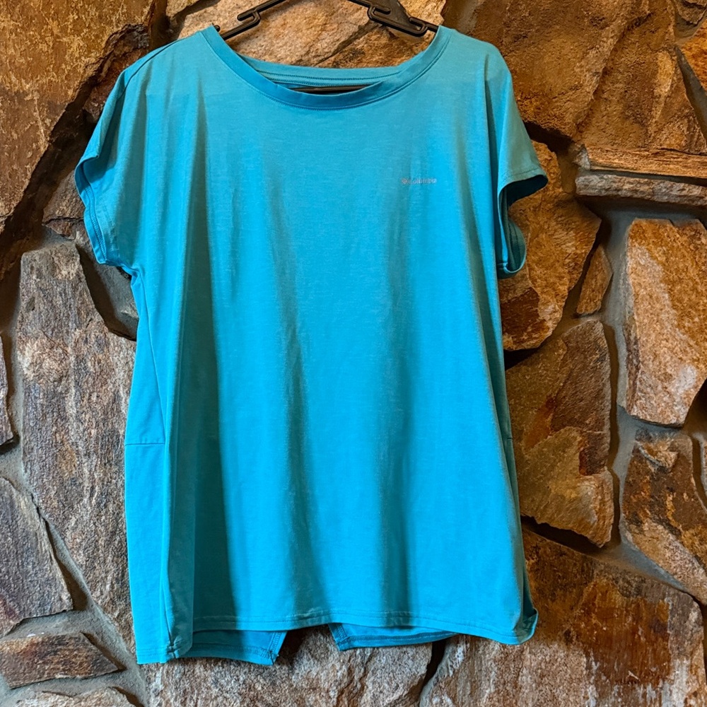 Columbia Women's Turquoise Short Sleeve Tee
